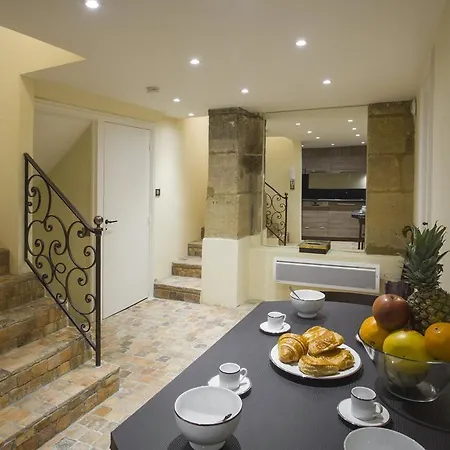 Apartment Gowithoh Place Des Vosges